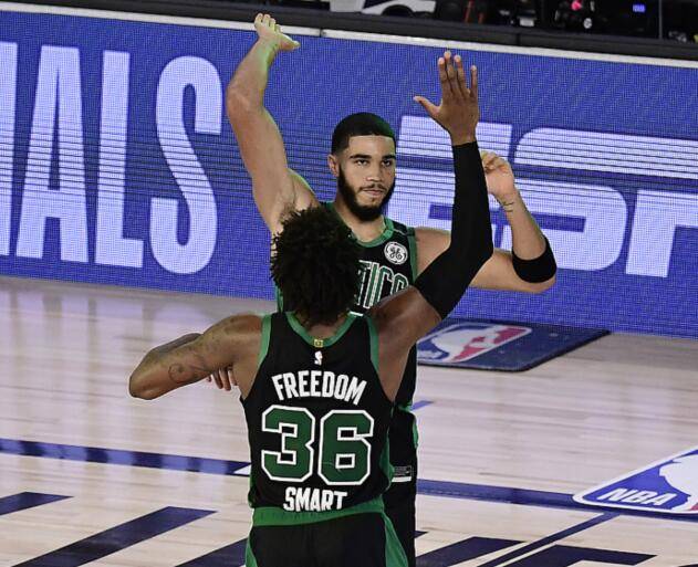  塔图姆绝杀三分绿军逆转雄鹿  