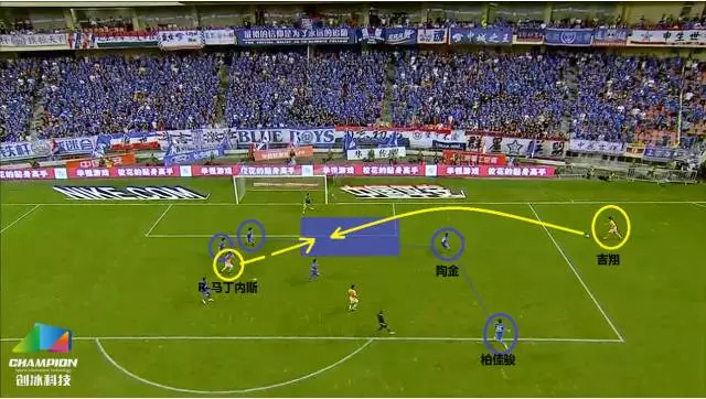 维罗纳边路传中制胜法宝，精准调度掌控比赛节奏  