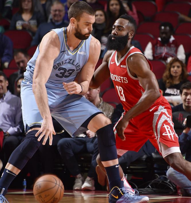  圣保利主帅运筹帷幄，战术调整激活球队战斗力